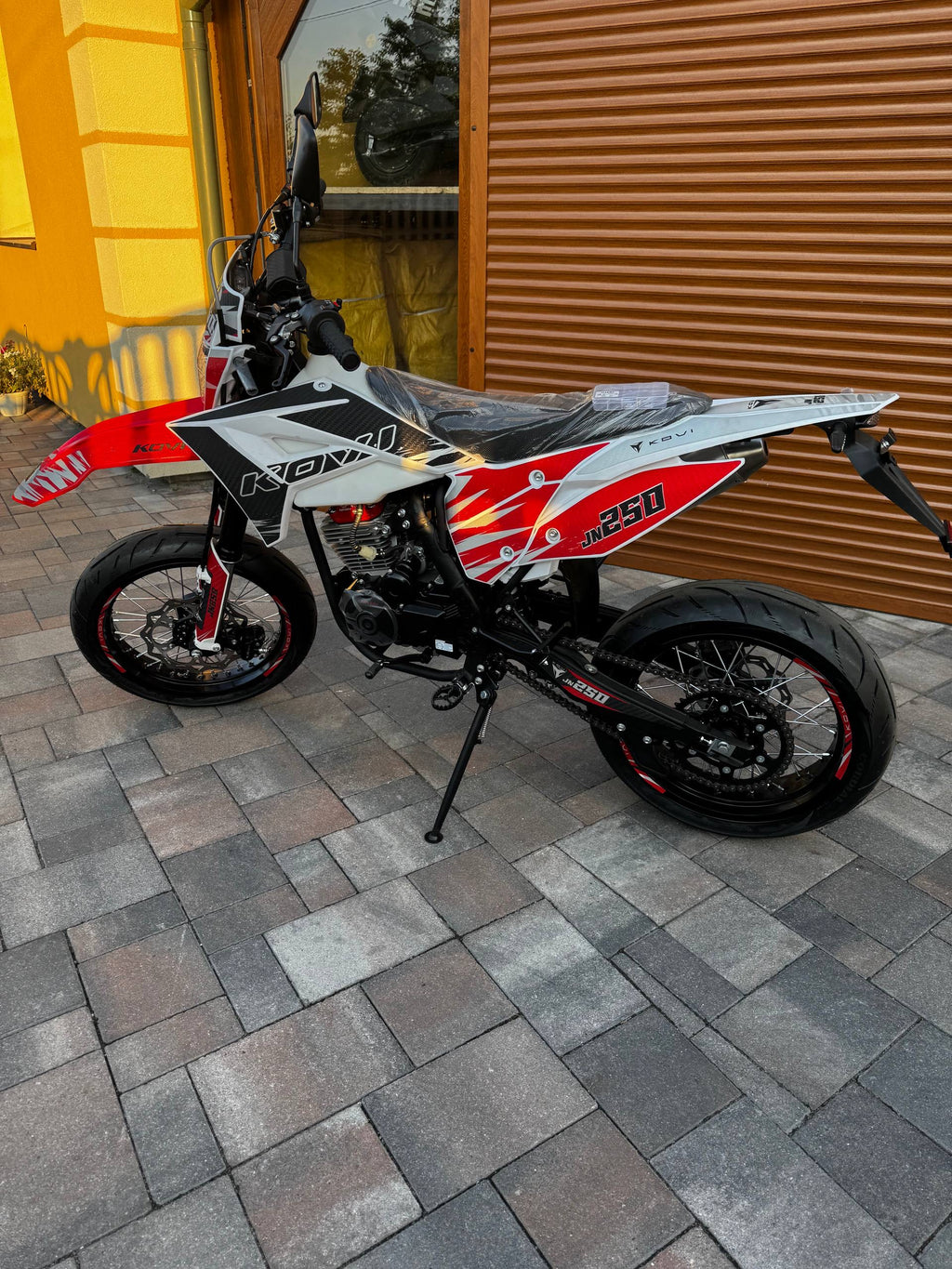 Мотоцикл KOVI JN250 MOTARD — 250 см³, 25 к.с.